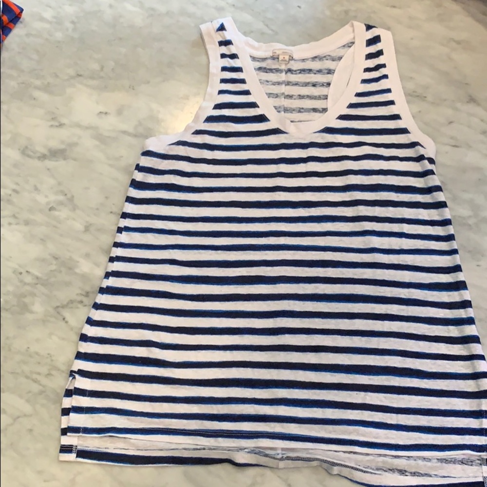 Gap V-Neck tank